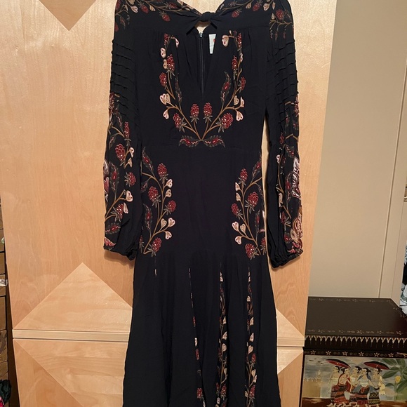 Farm Rio berry Black Dress - Picture 2 of 5